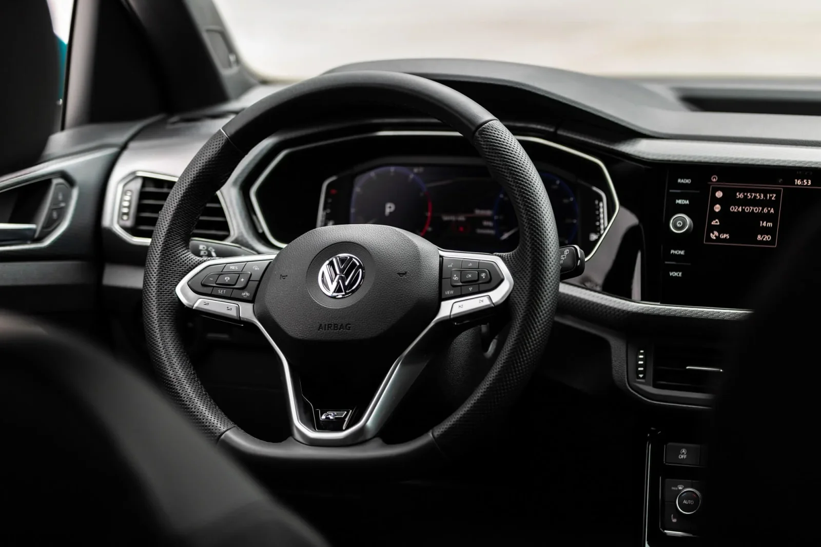 Affitto Volkswagen T-Cross  Blu 2023 in Dubai - 4 