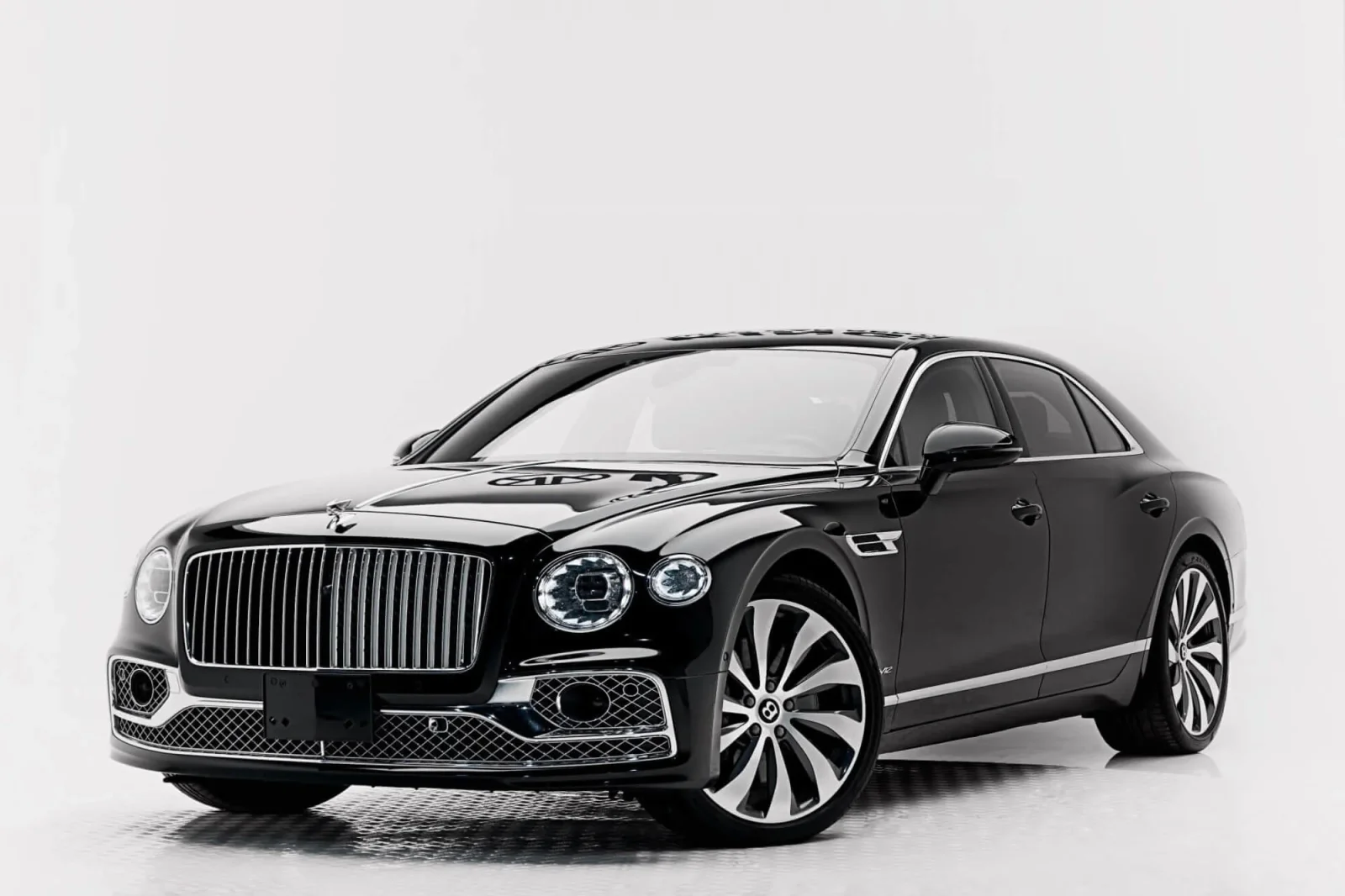 Kiralık Bentley Flying Spur  Siyah 2022 içinde Dubai